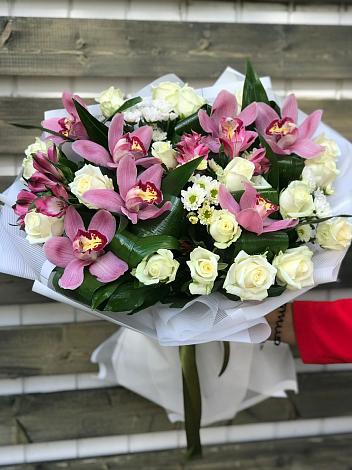 Букет цветов из: Розы и Хризантемы в Поселок Пансионата Полушкино