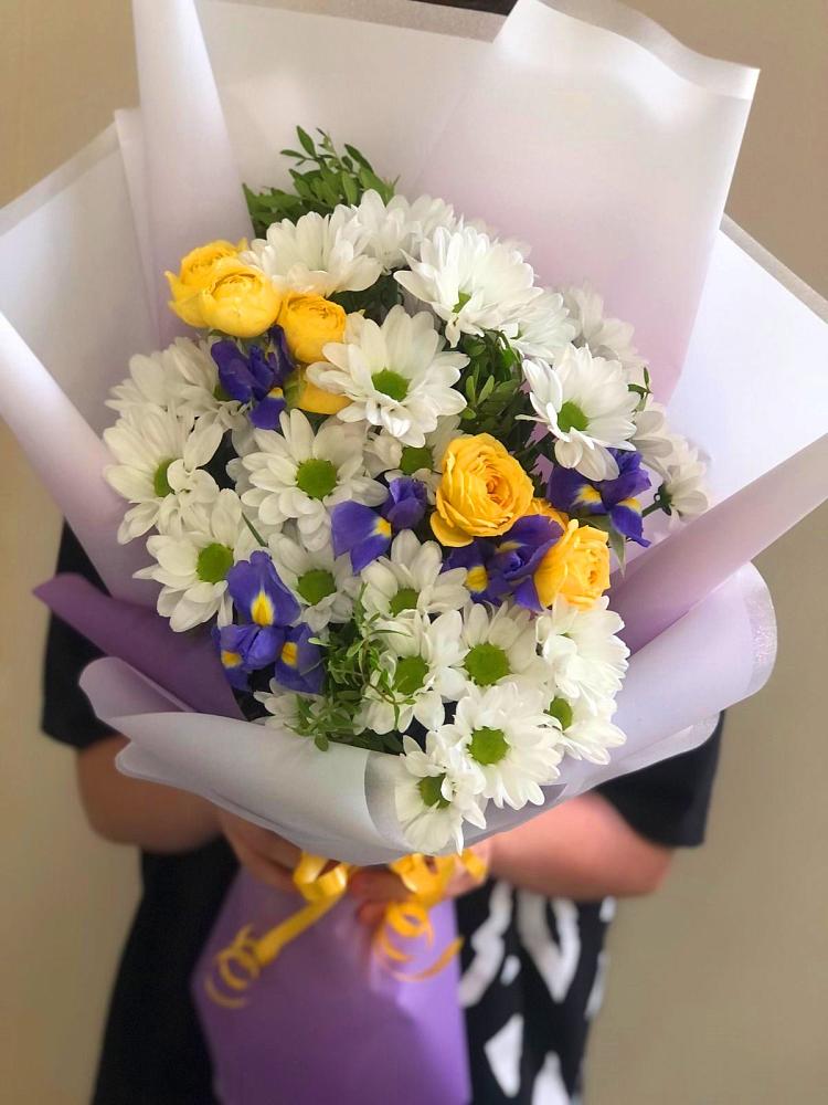 Букет цветов из: Ирисы, Хризантемы и Розы в Поселок Пансионата Полушкино