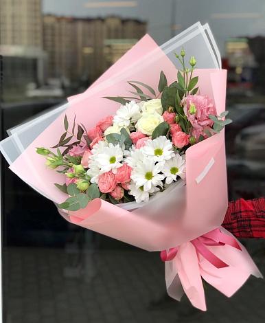Букет цветов из: Розы, Лизиантусы и Хризантемы в Поселок Пансионата Полушкино